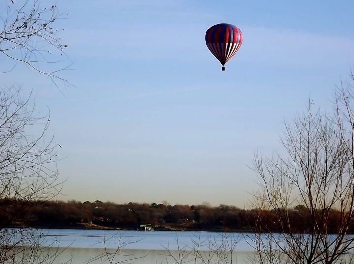 On the chilliest morning of the year, a hot air balloon defies the 30° temperatures....