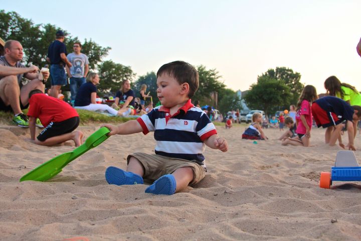 That's one big sand box....