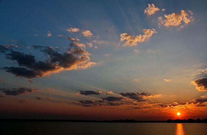 Another glorious morning sunrise over the lake...