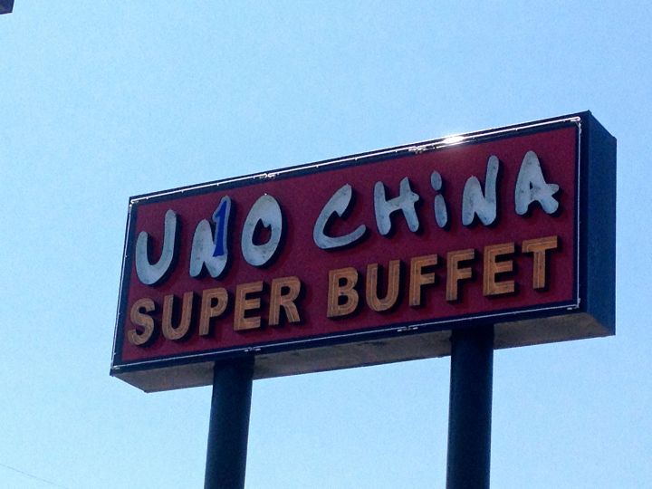 "Uno"…"One"…whatever you call it, it's Chinese buffet food for crying out loud….