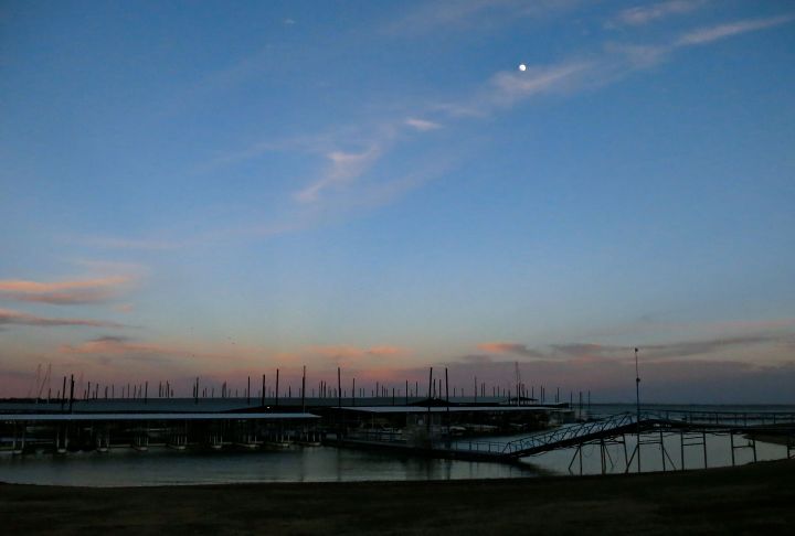 Turning my back to tonight's sunset reveals the 10 or so feet that Lewisville Lake is below normal...